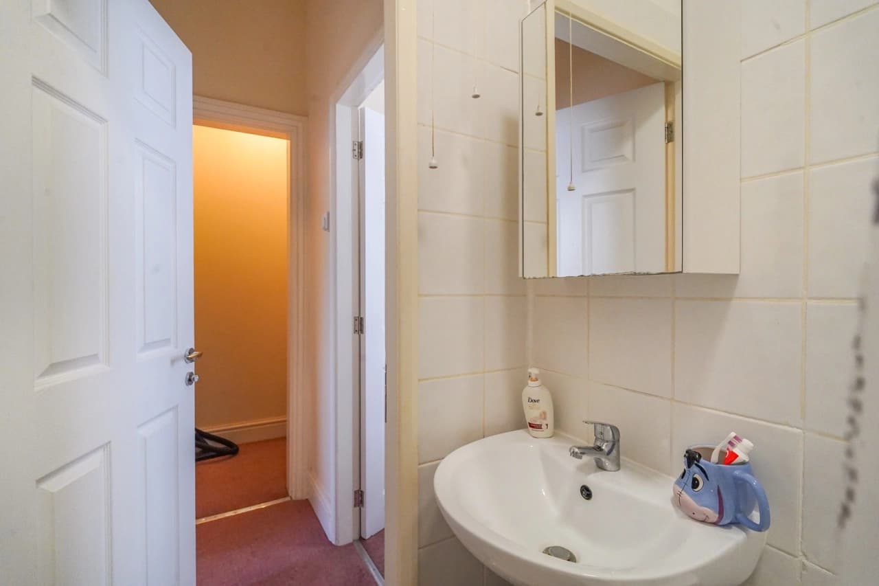 property photo 6 of 20