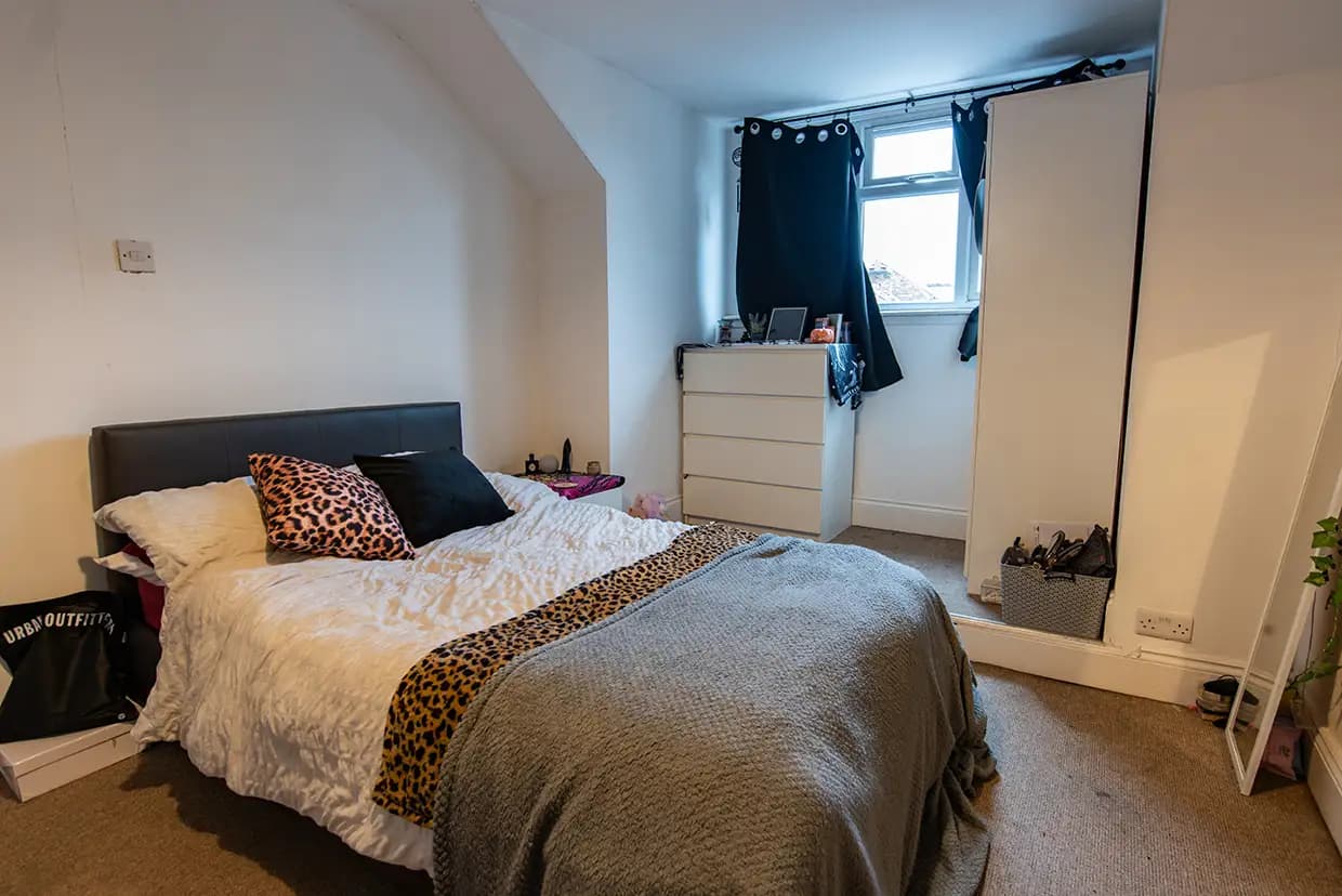 property photo 11 of 16