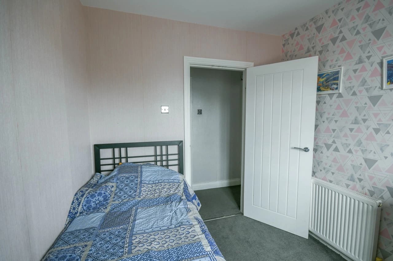 property photo 13 of 20