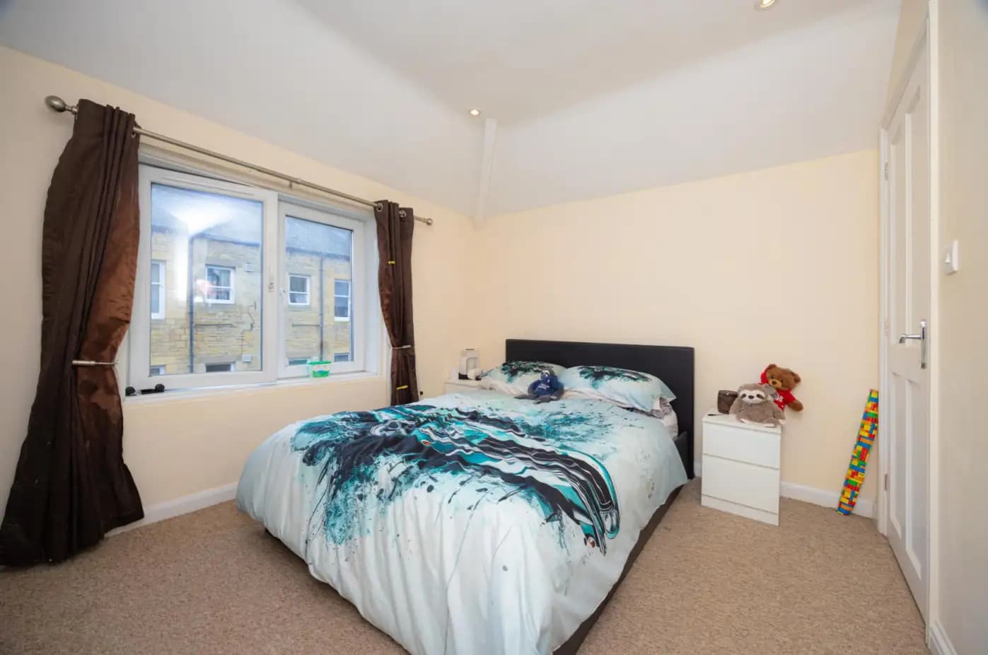 property photo 21 of 34