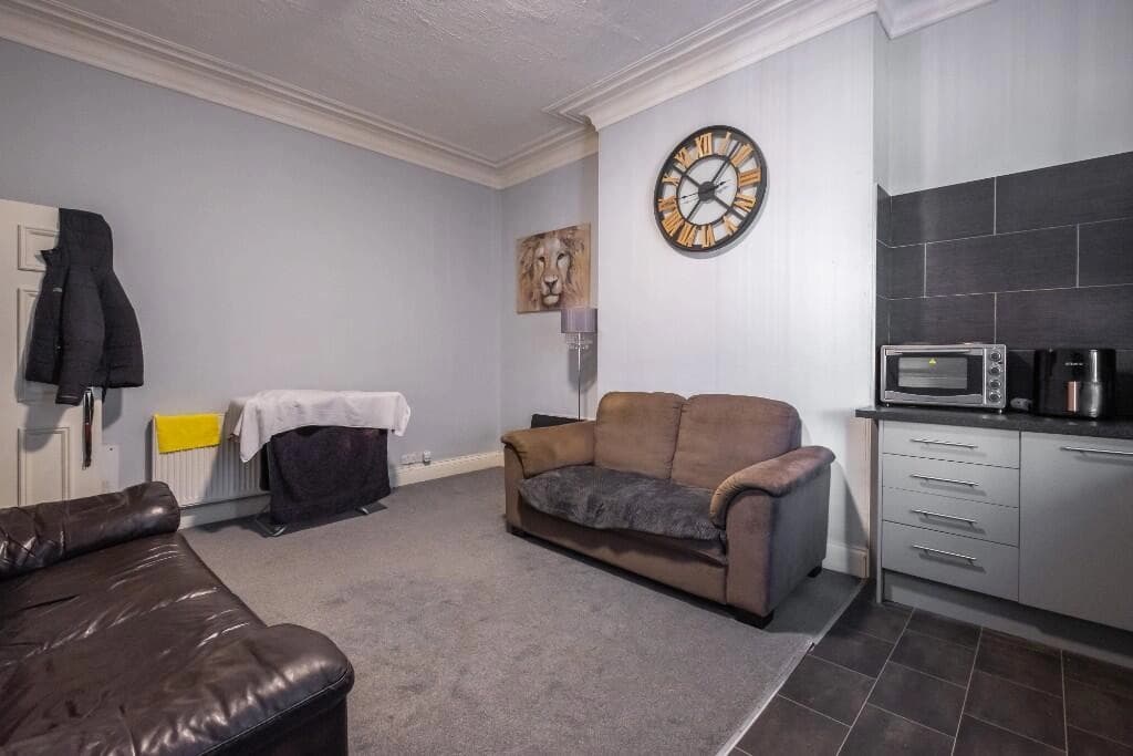 property photo 11 of 40