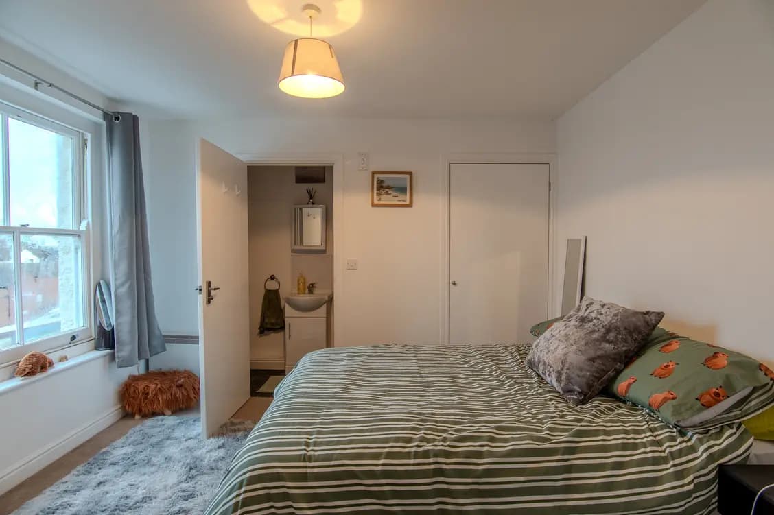 property photo 10 of 15