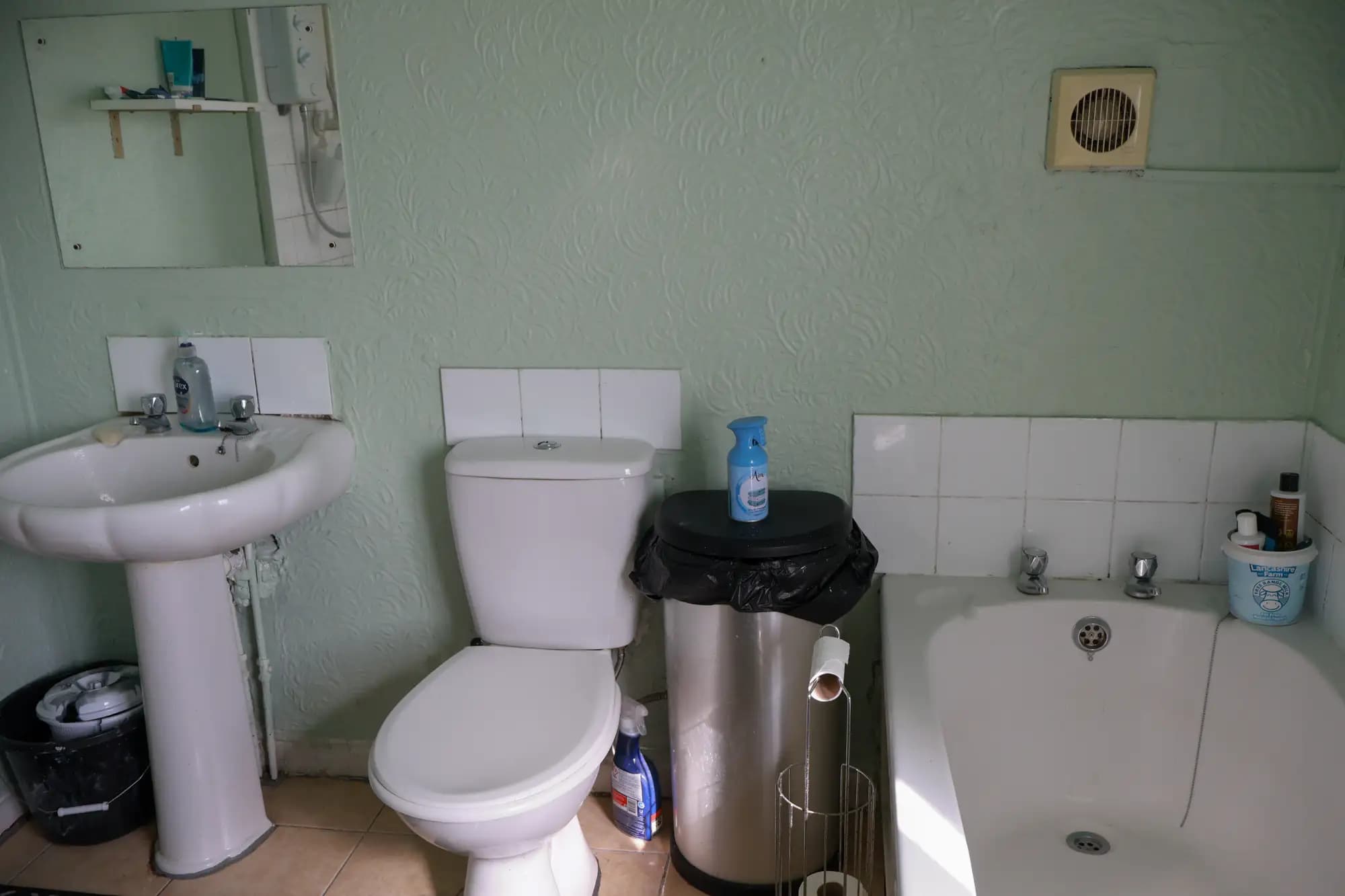 property photo 6 of 17
