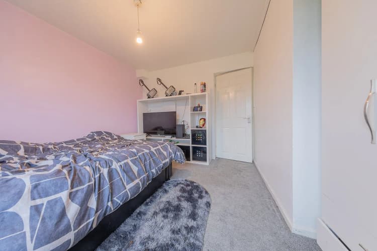 property photo 10 of 18