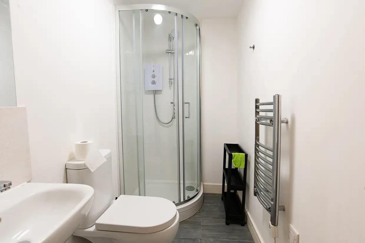 property photo 5 of 9