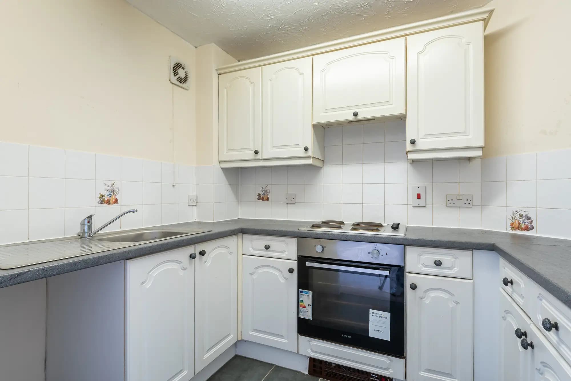 property photo 8 of 20