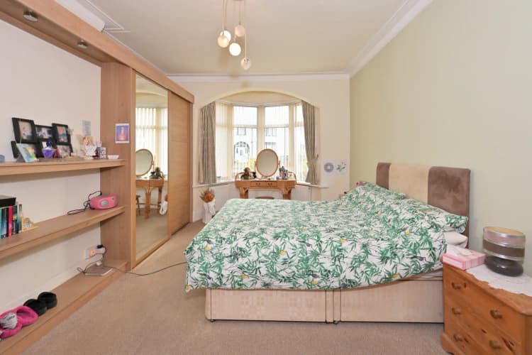 property photo 8 of 16