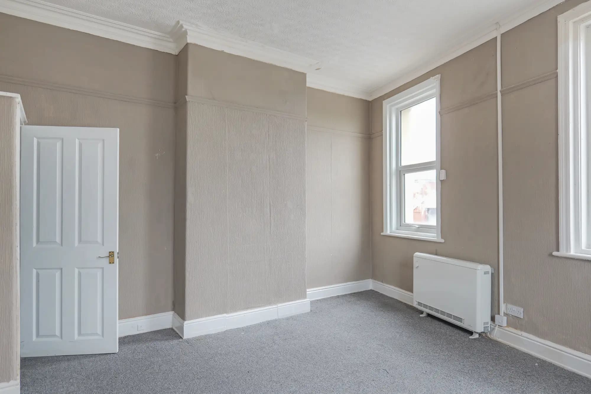 property photo 10 of 17