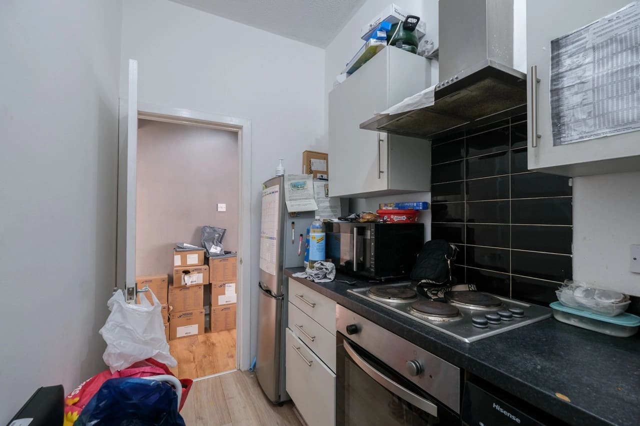 property photo 6 of 17