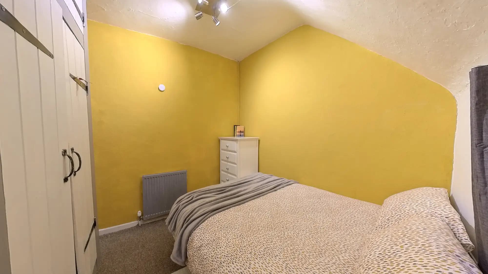 property photo 18 of 30