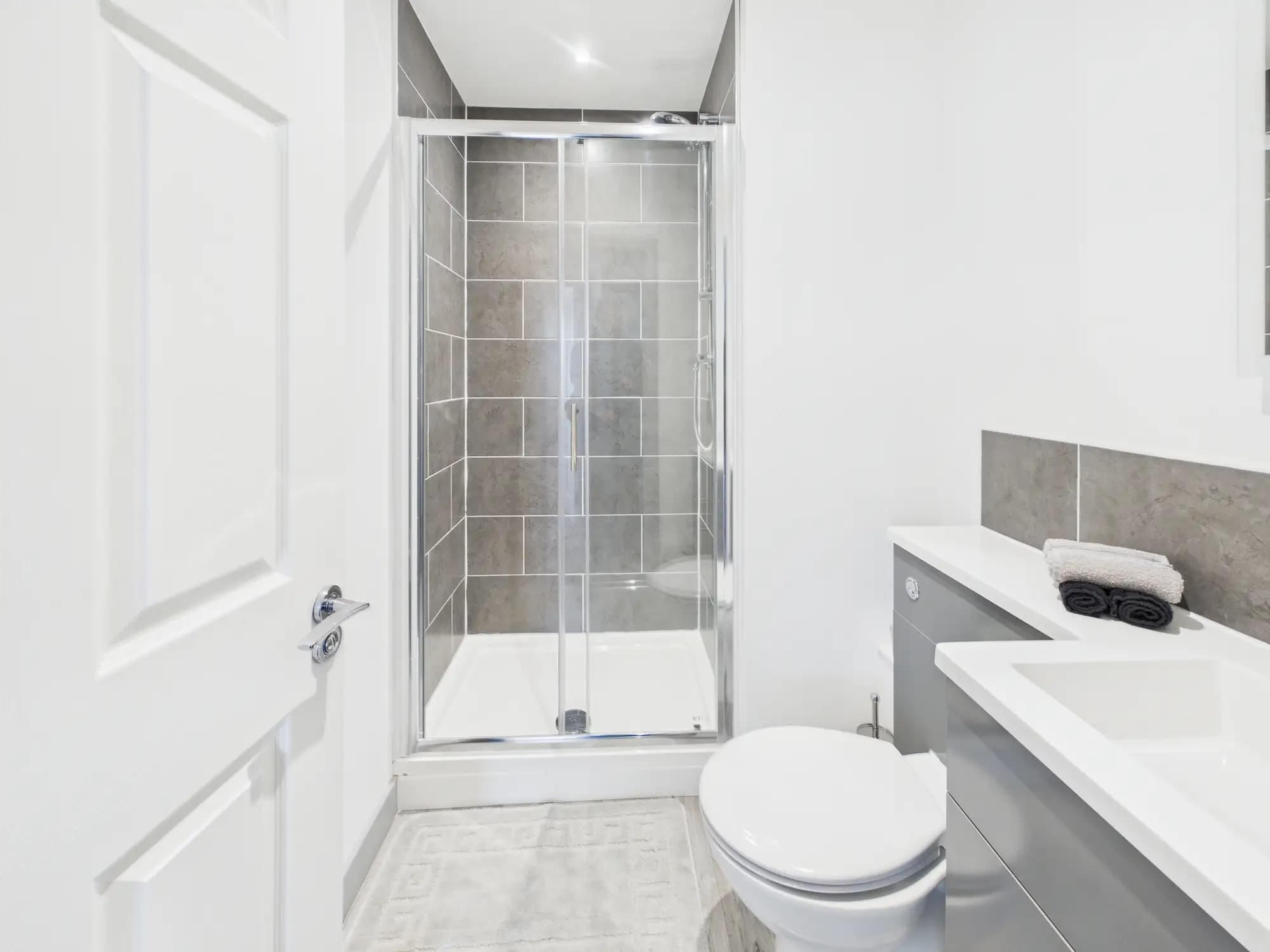 property photo 6 of 9