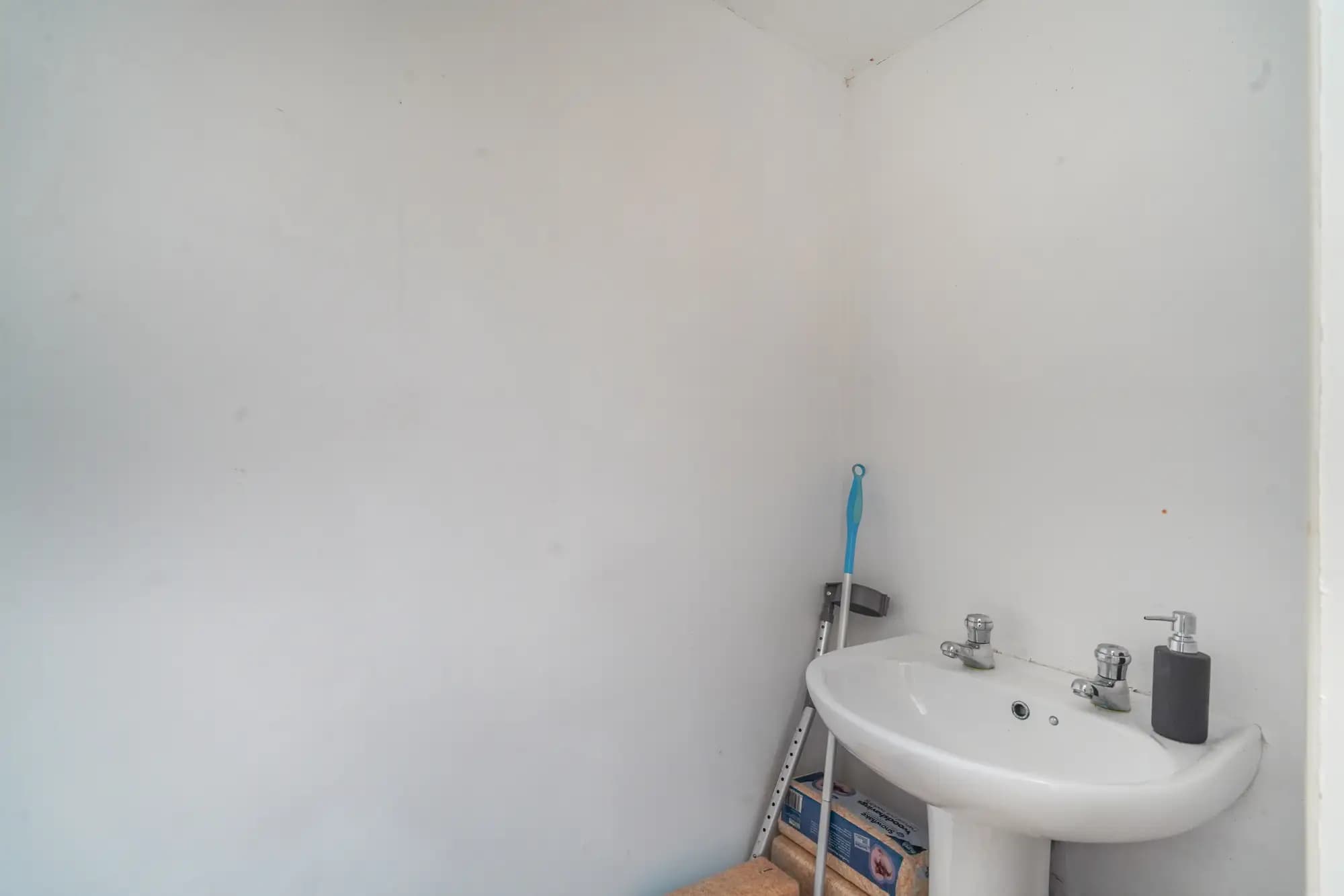 property photo 9 of 17