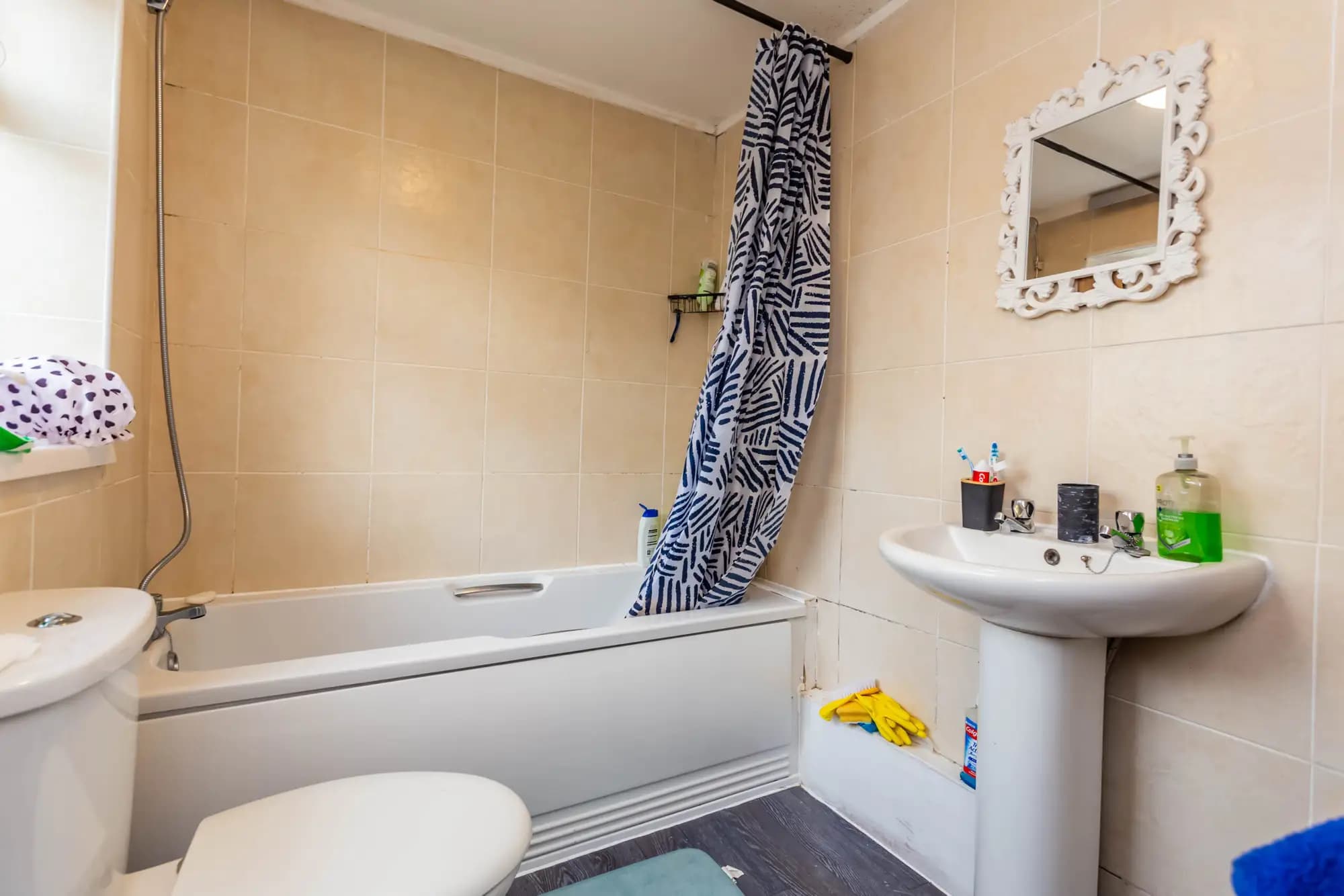 property photo 9 of 17