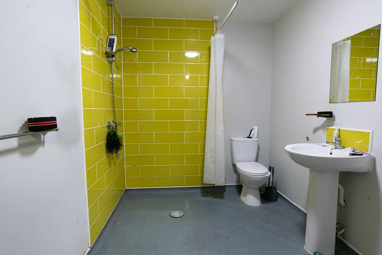 property photo 7 of 16