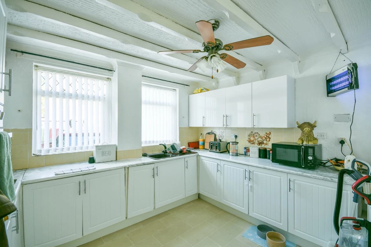 property photo 5 of 19