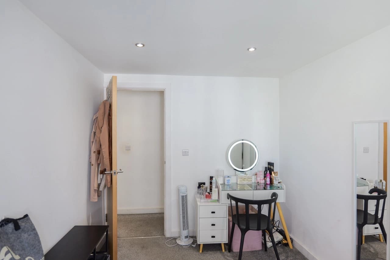 property photo 11 of 16