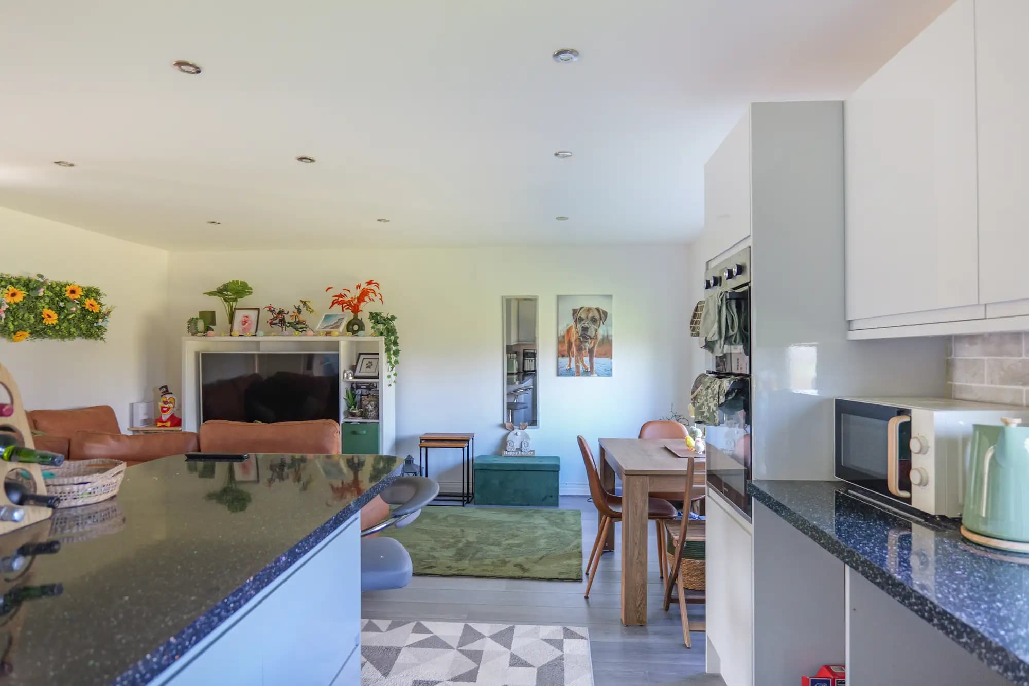 property photo 6 of 16