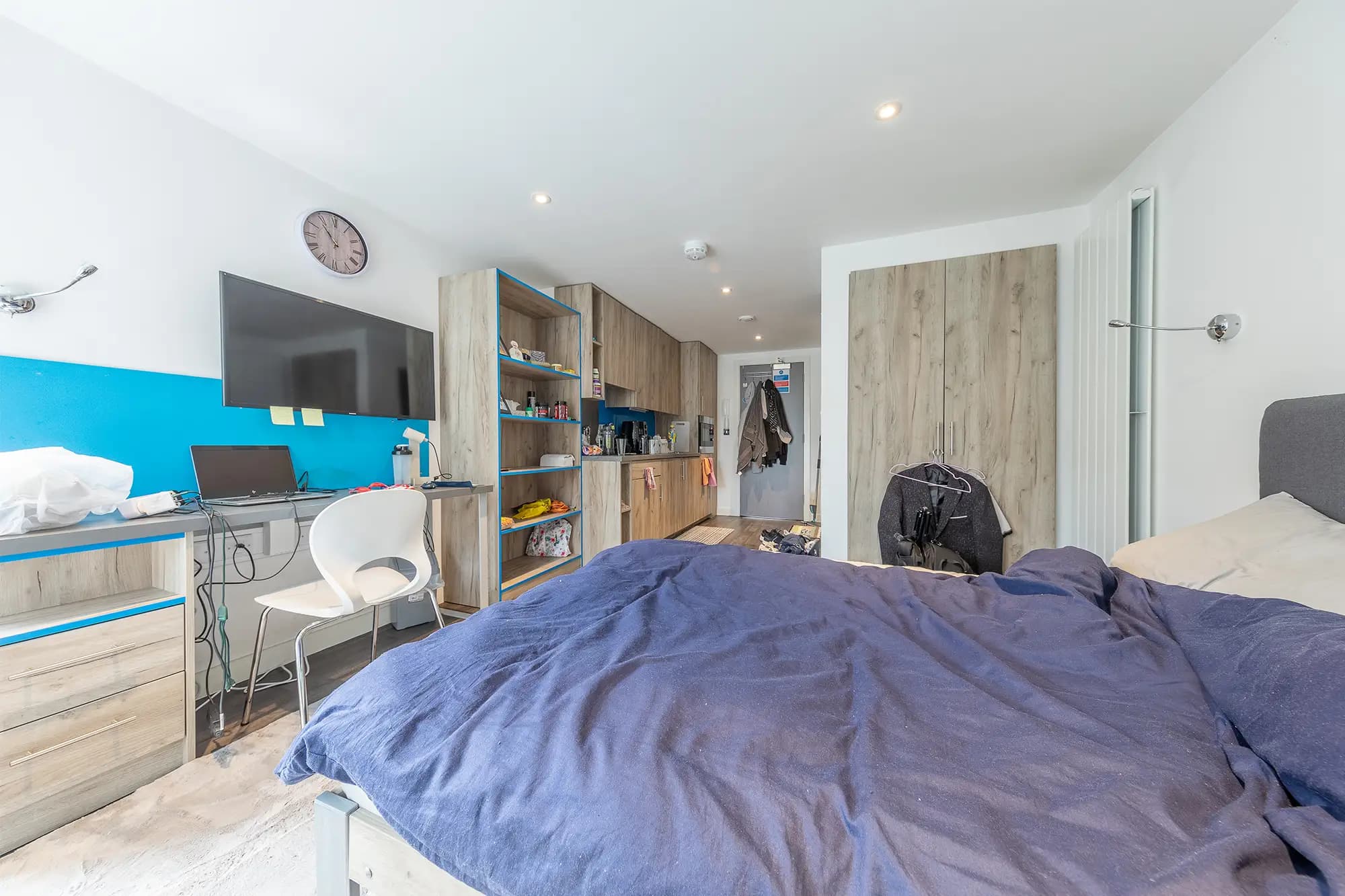 property photo 6 of 11