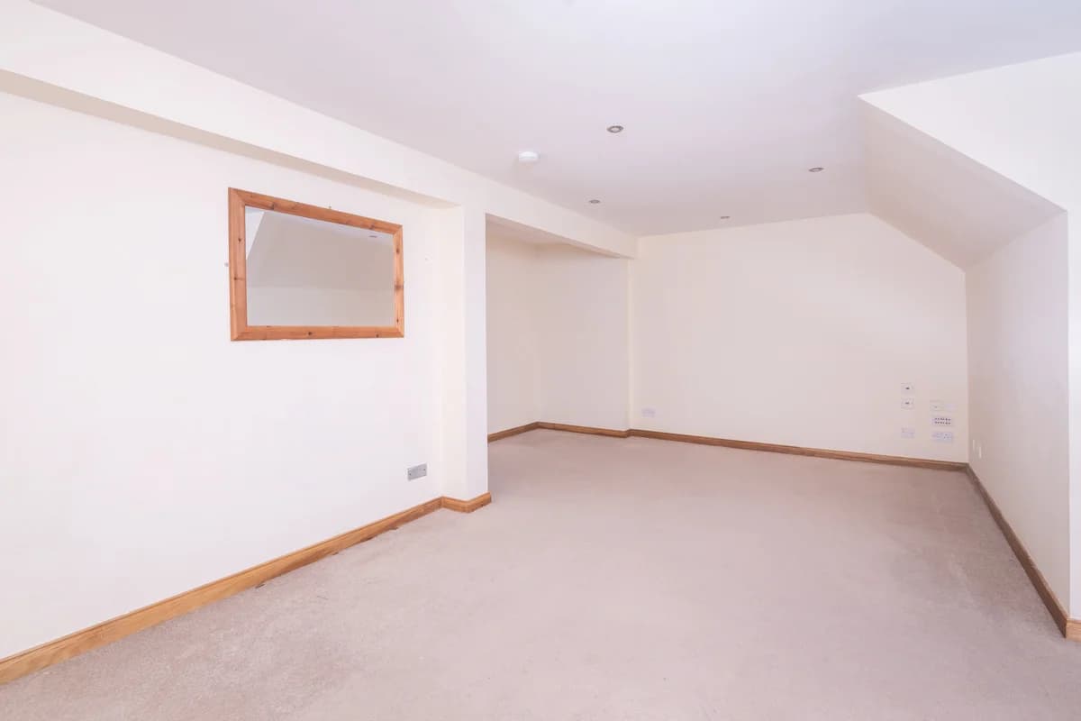 property photo 4 of 27