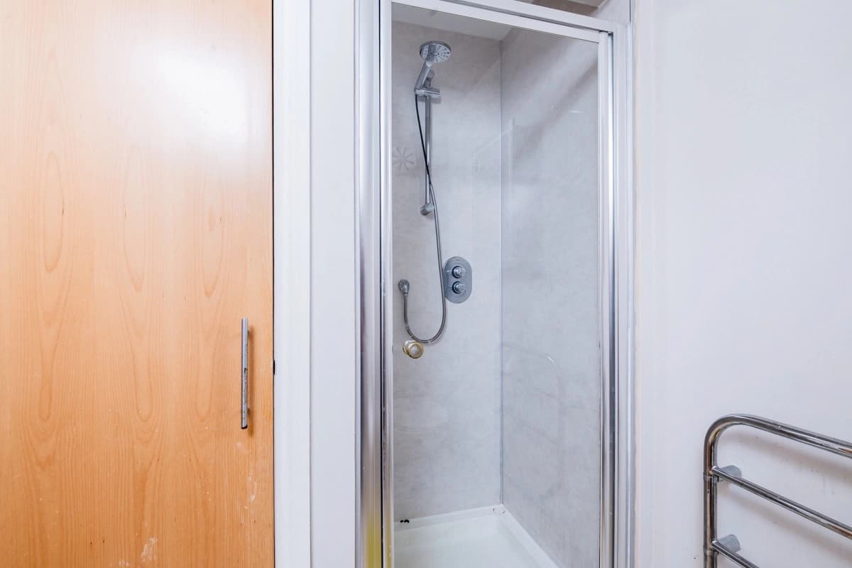 property photo 9 of 18