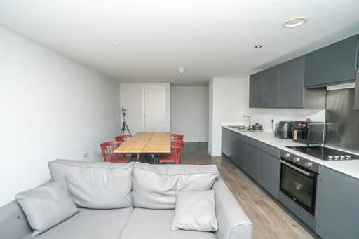 property photo 4 of 14