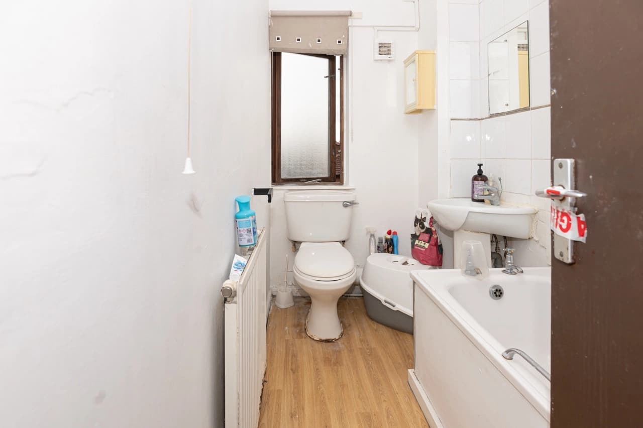 property photo 8 of 20