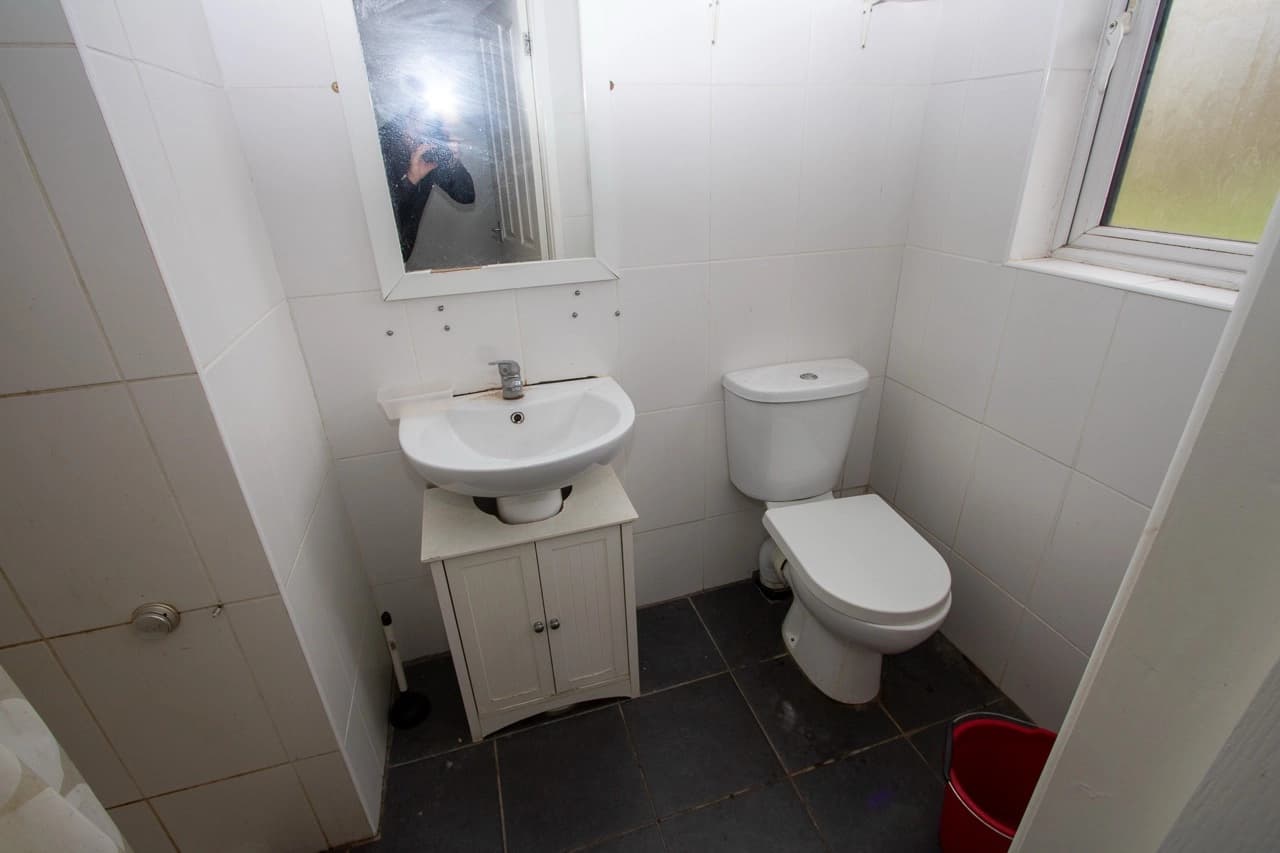 property photo 6 of 10