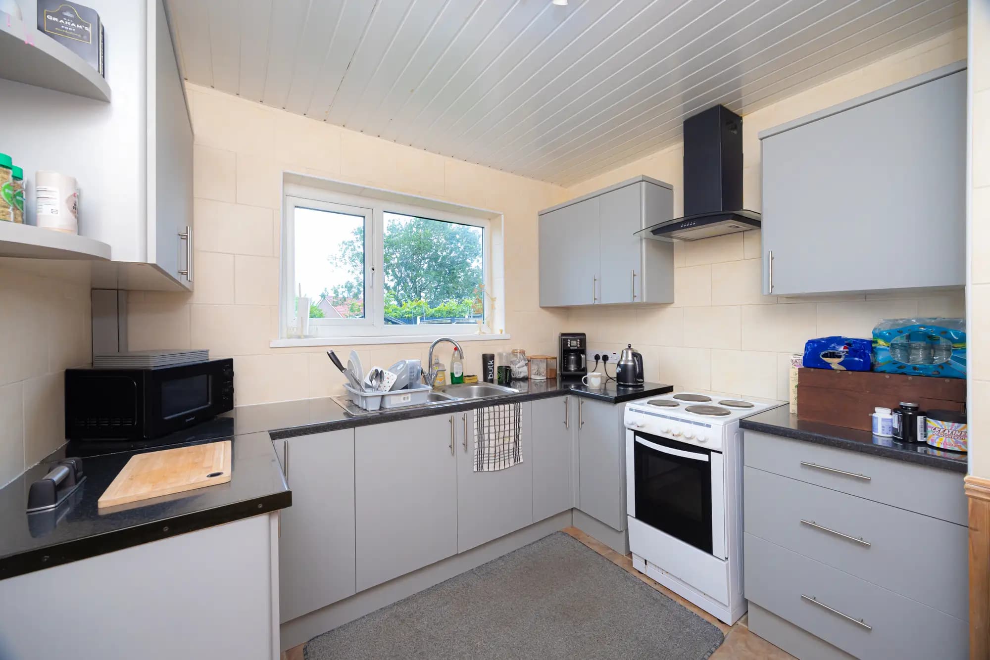 property photo 5 of 16