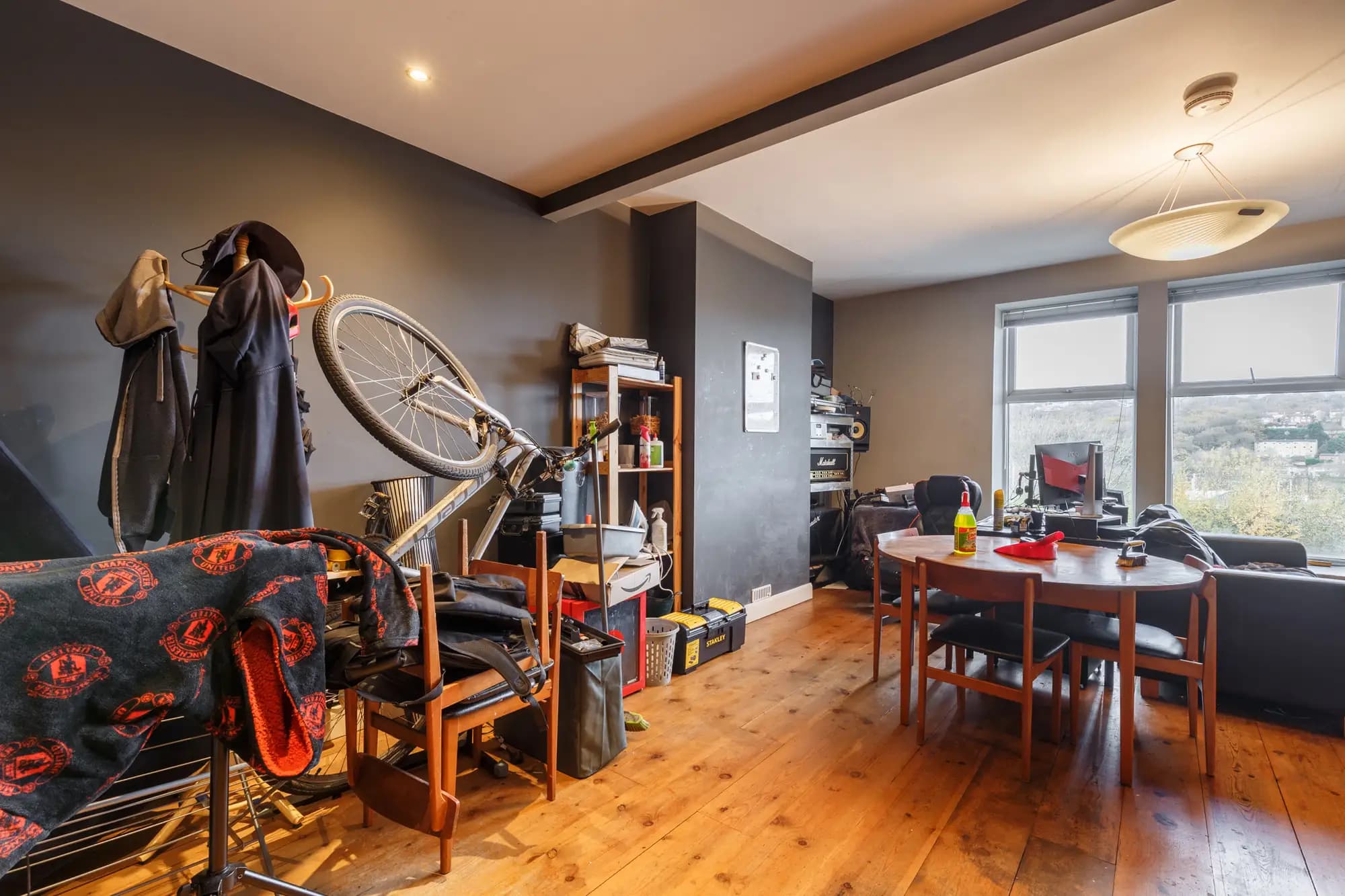 property photo 4 of 13