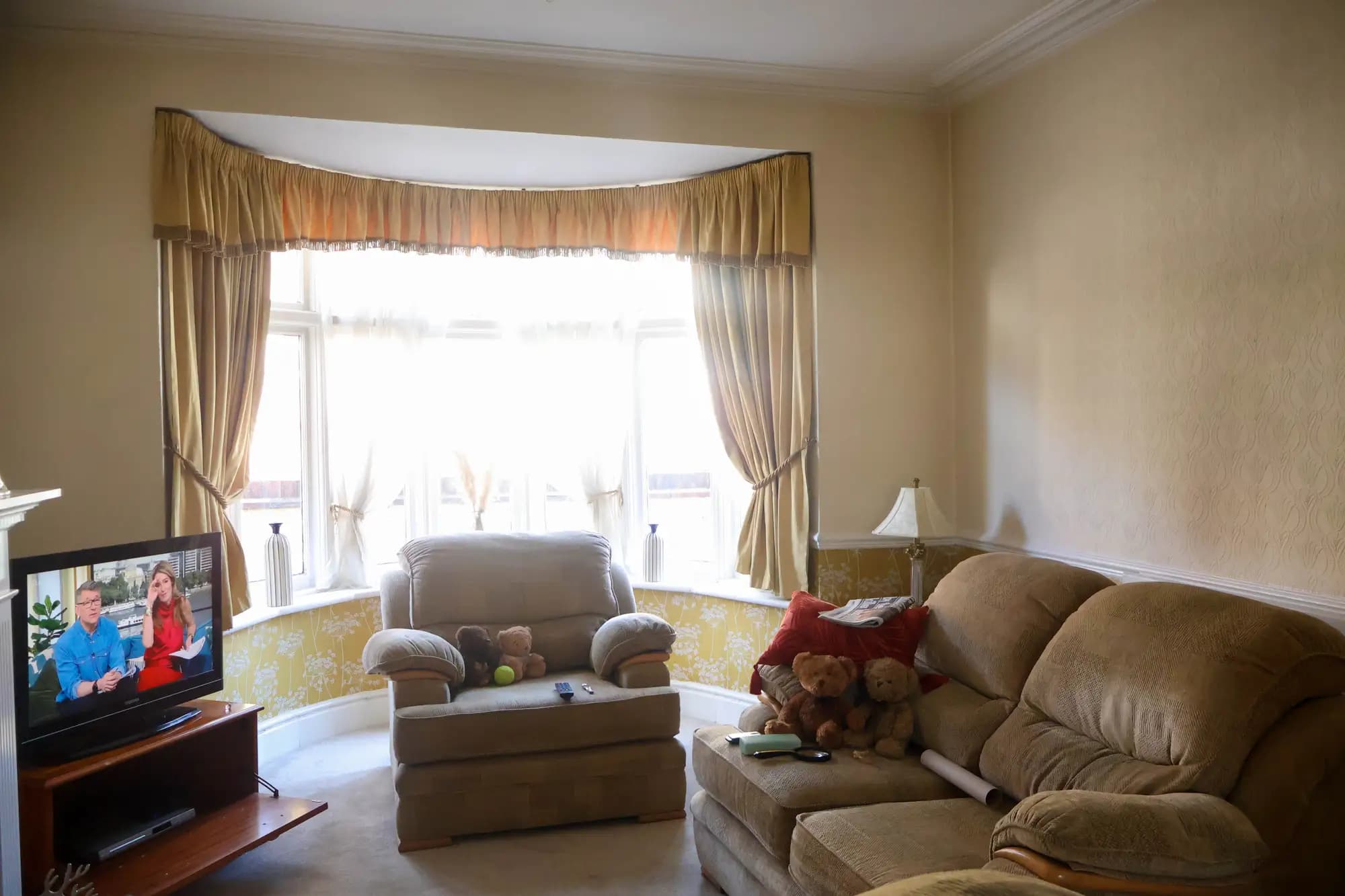 property photo 3 of 15