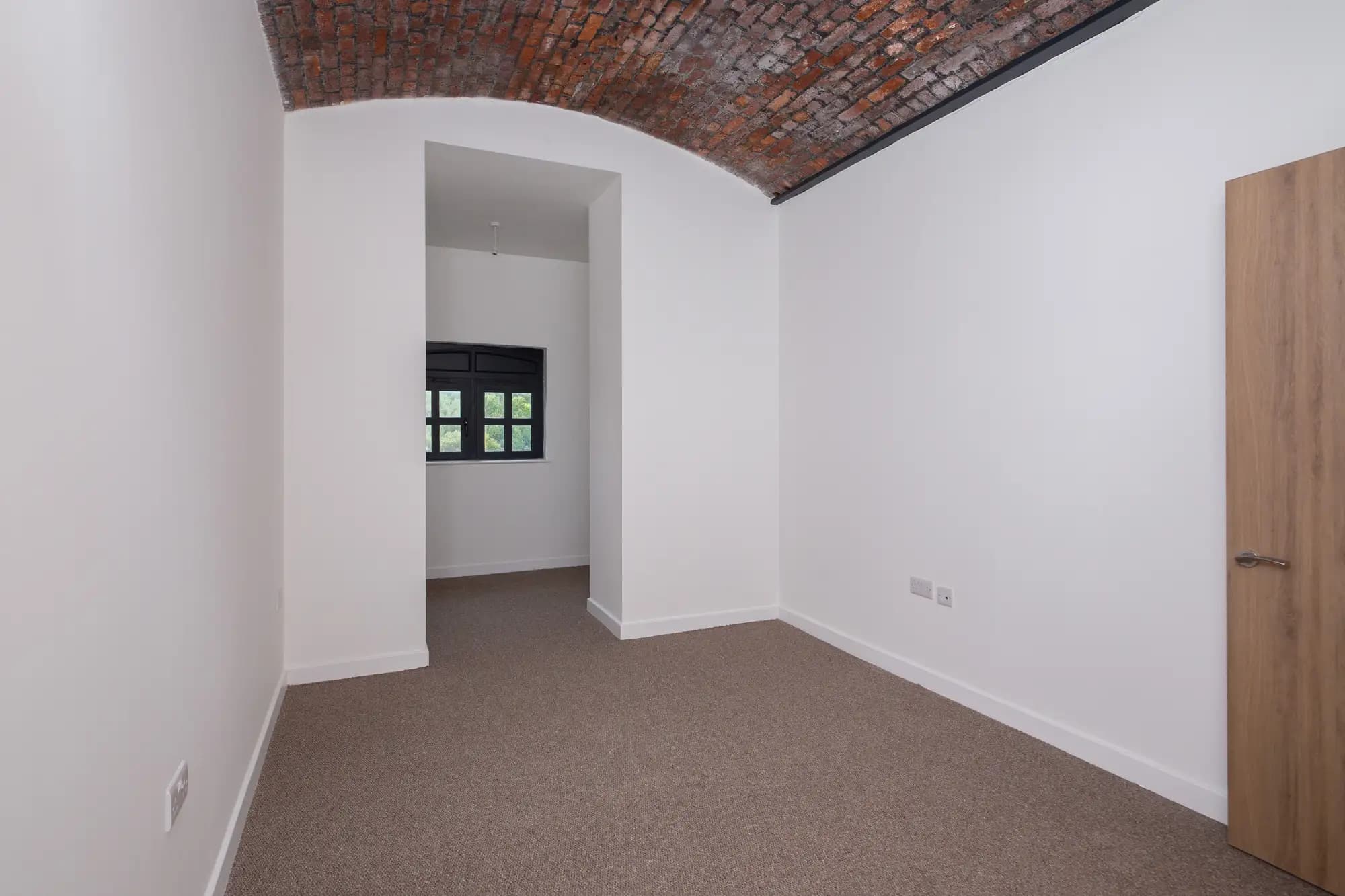 property photo 13 of 28
