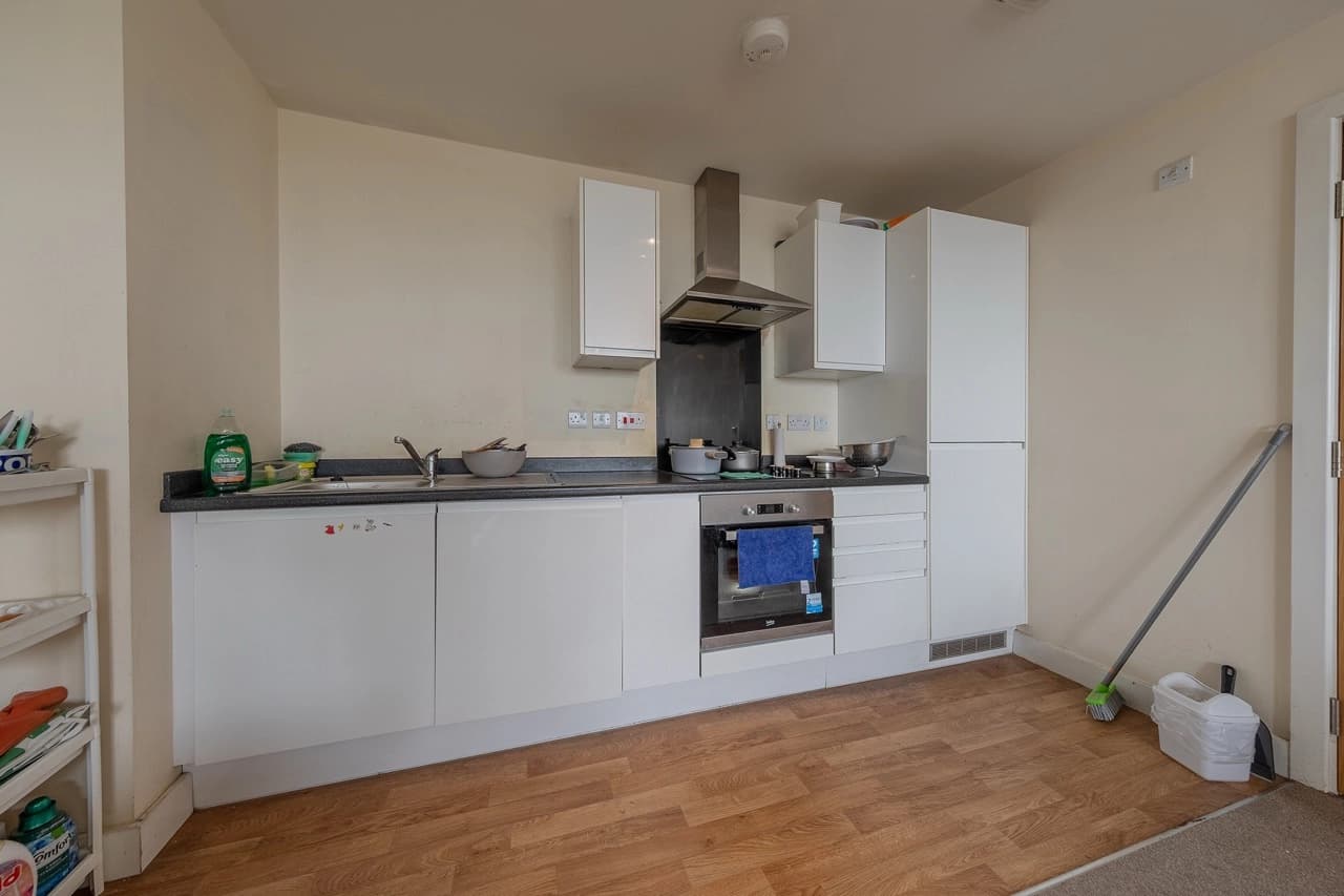 property photo 5 of 15