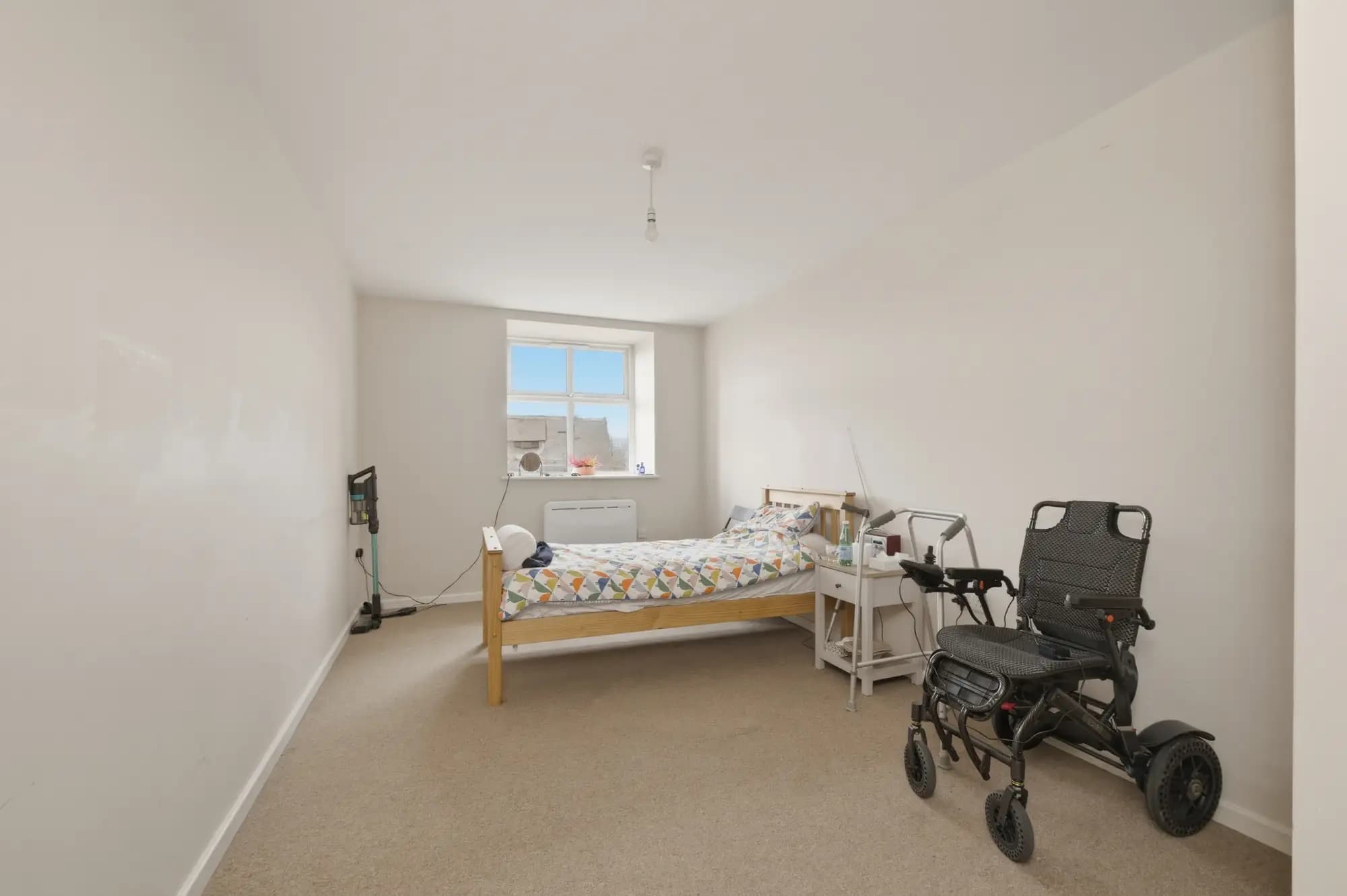 property photo 6 of 9