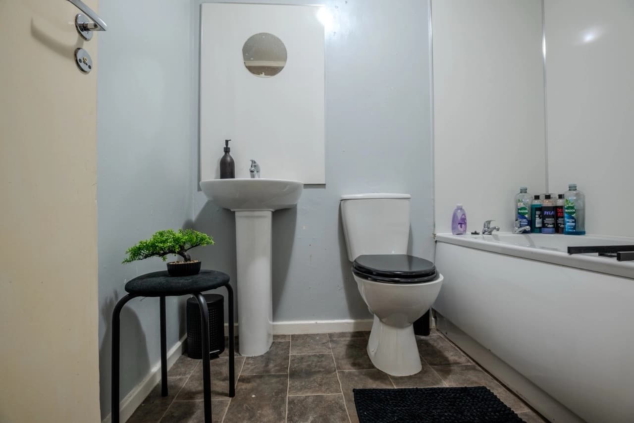 property photo 6 of 15