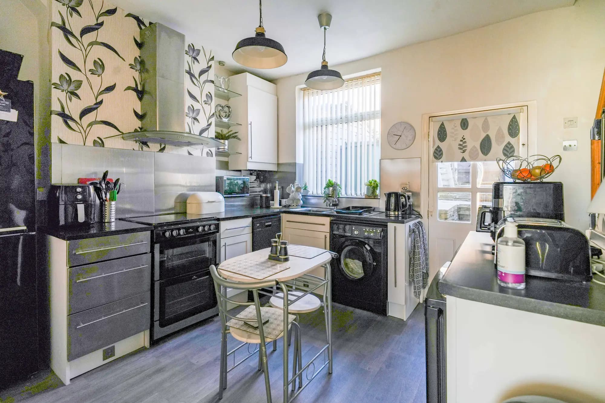 property photo 5 of 17