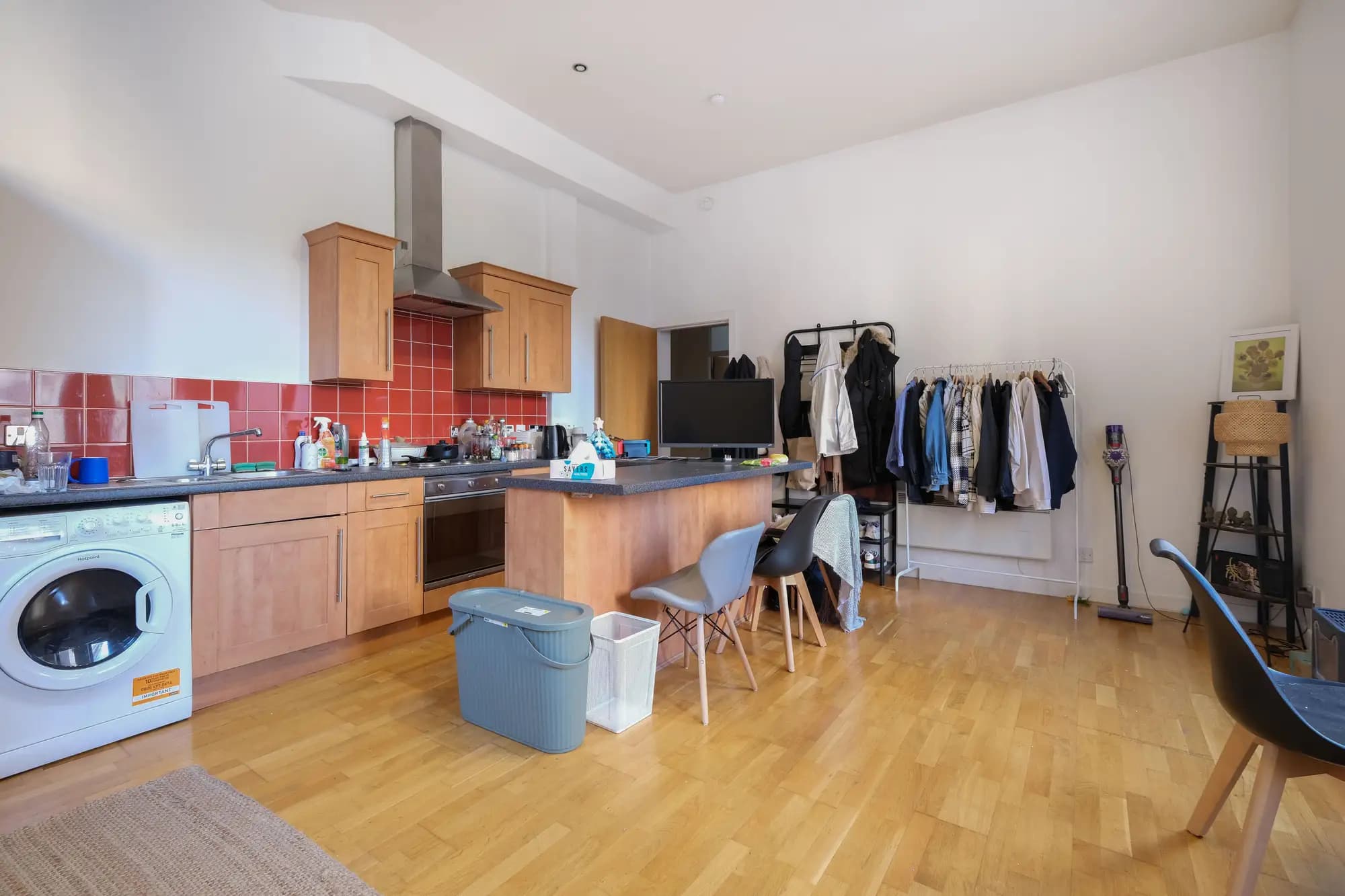 property photo 5 of 16