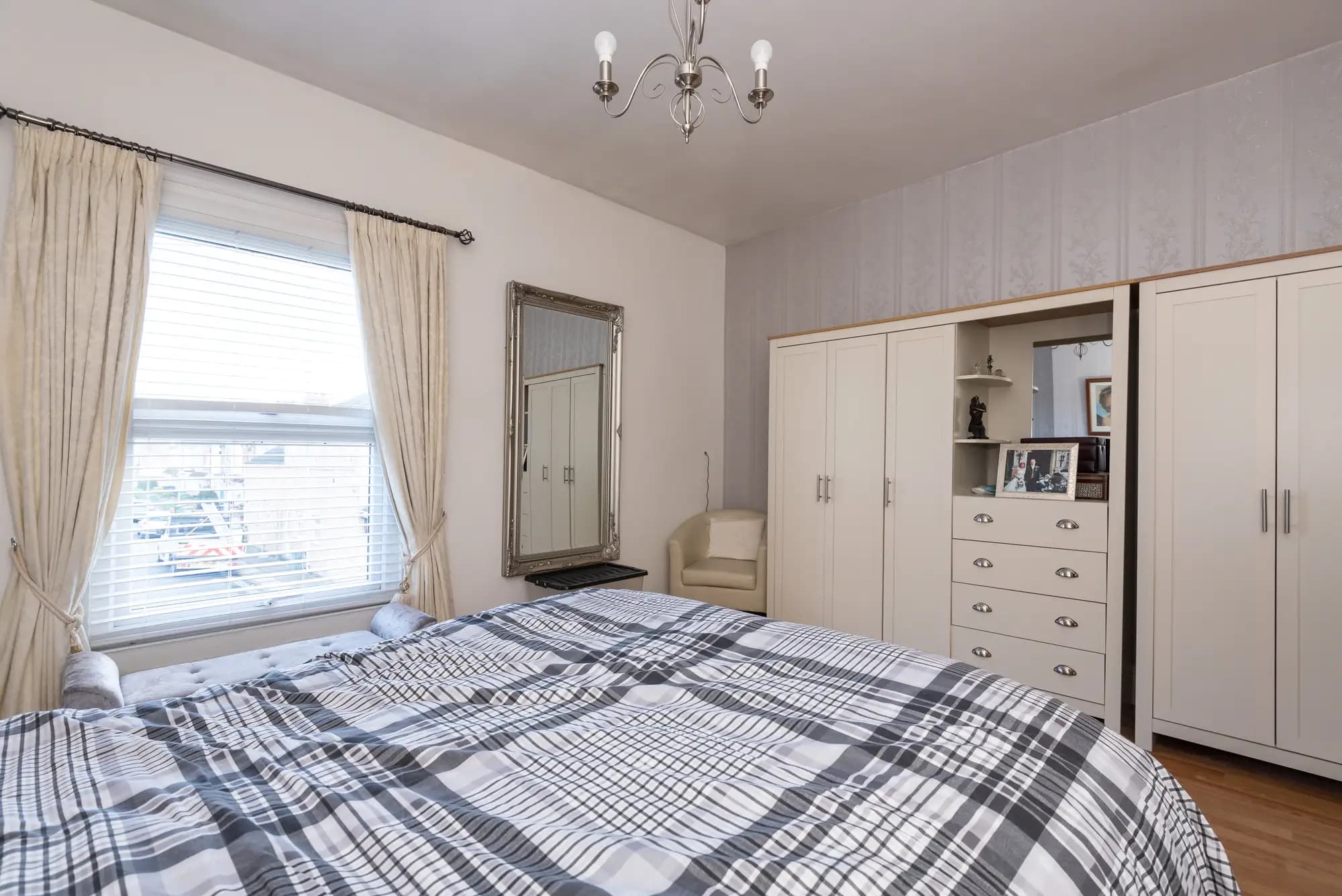 property photo 10 of 16