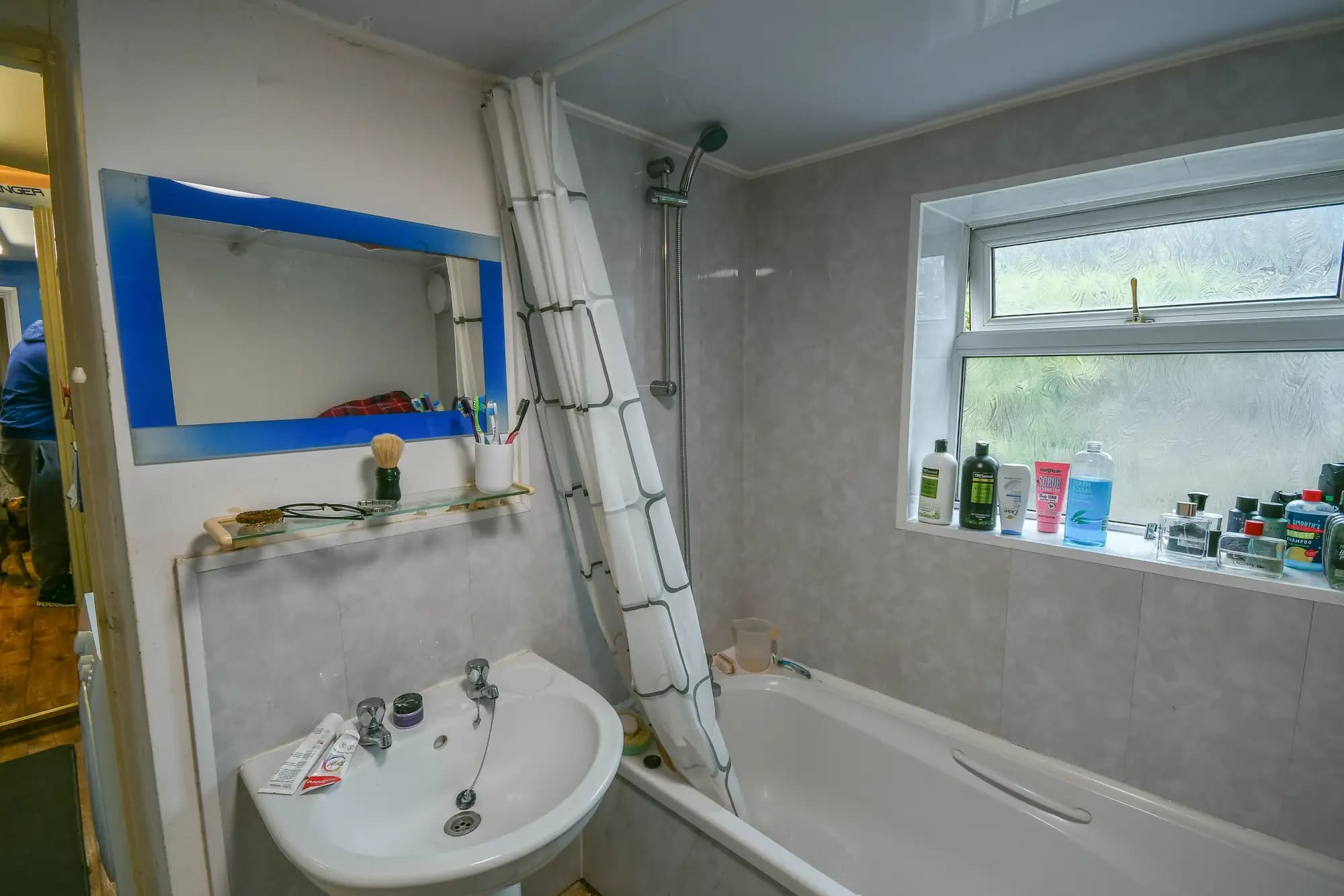 property photo 8 of 19