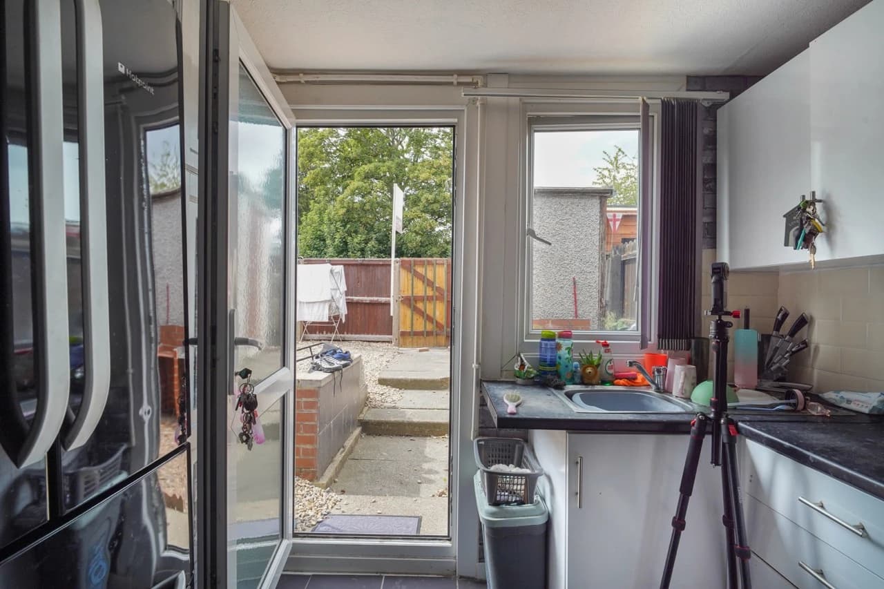 property photo 5 of 17