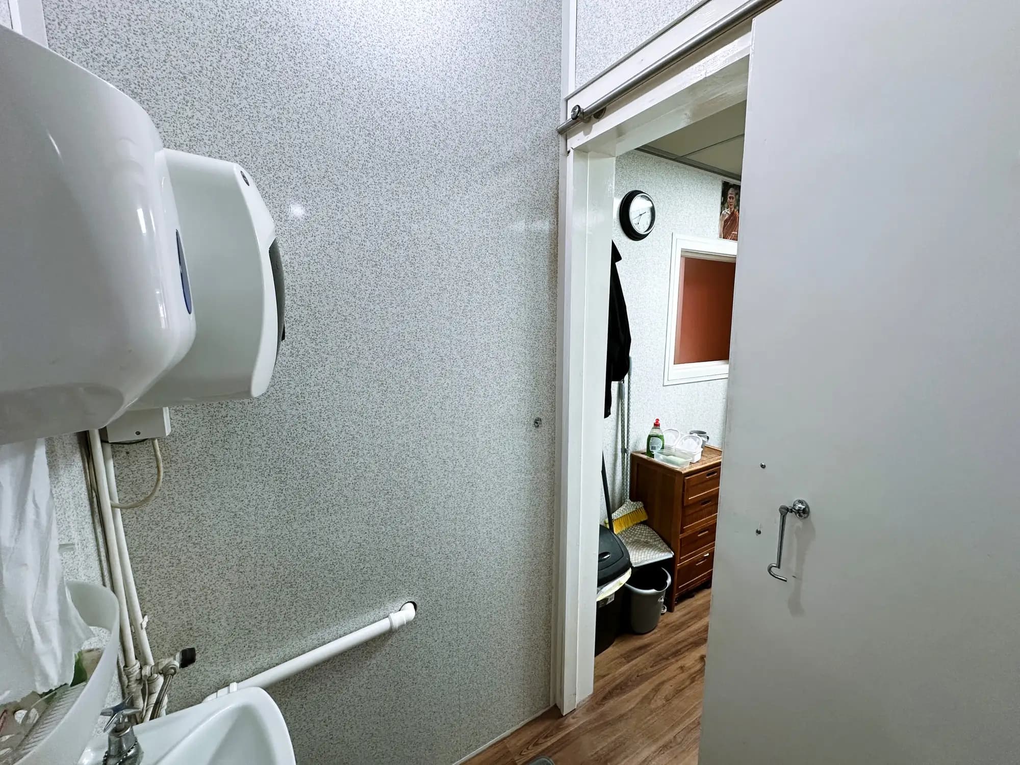 property photo 10 of 19