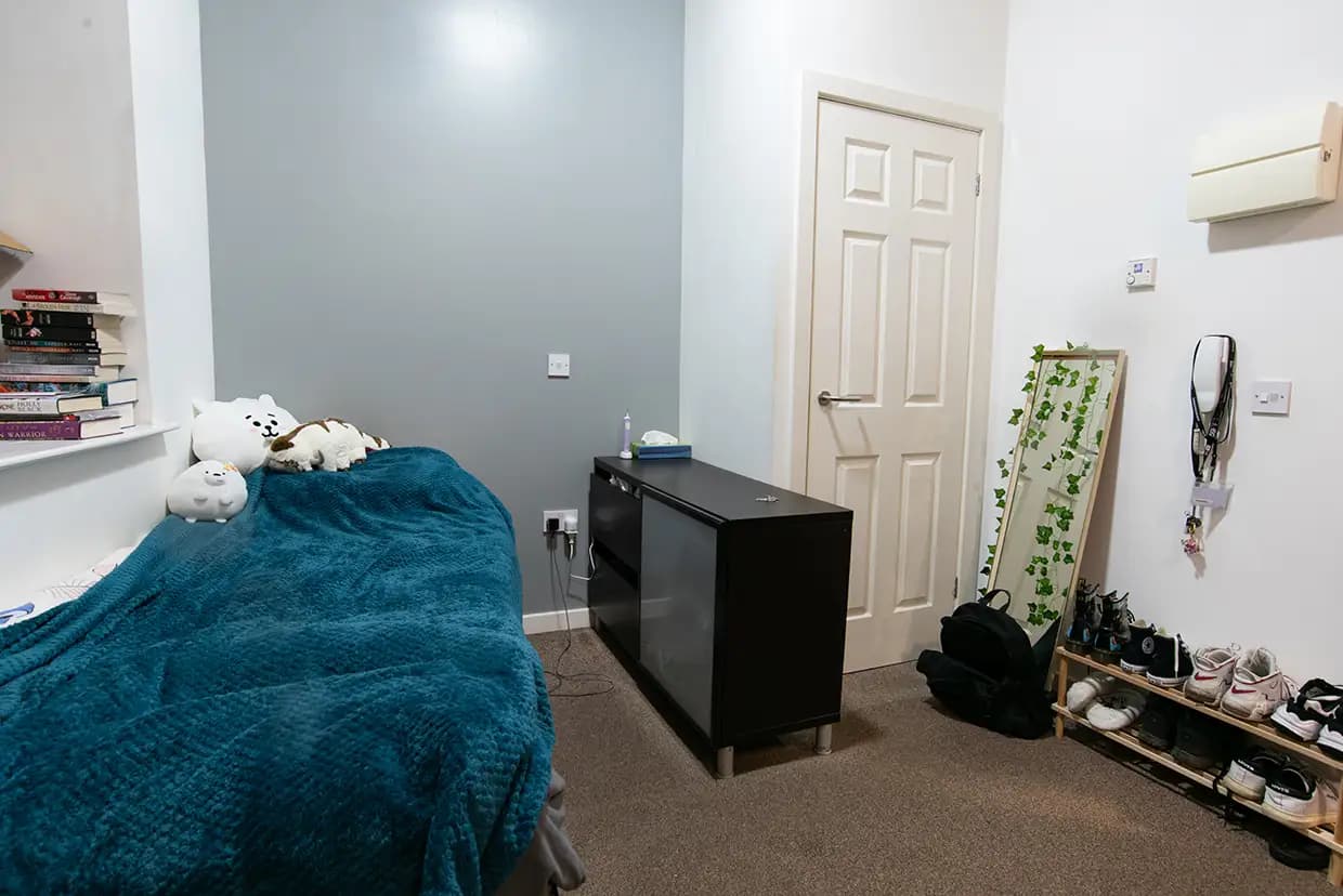 property photo 5 of 10