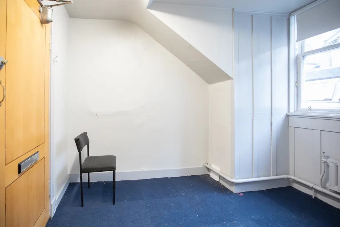 property photo 4 of 15