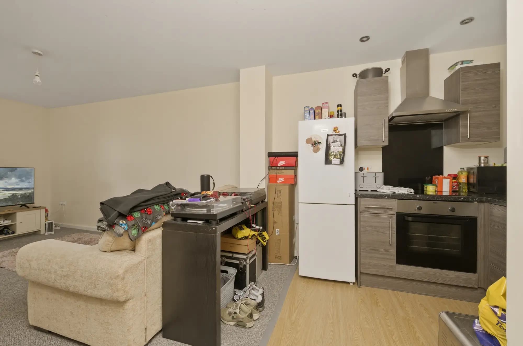 property photo 5 of 14