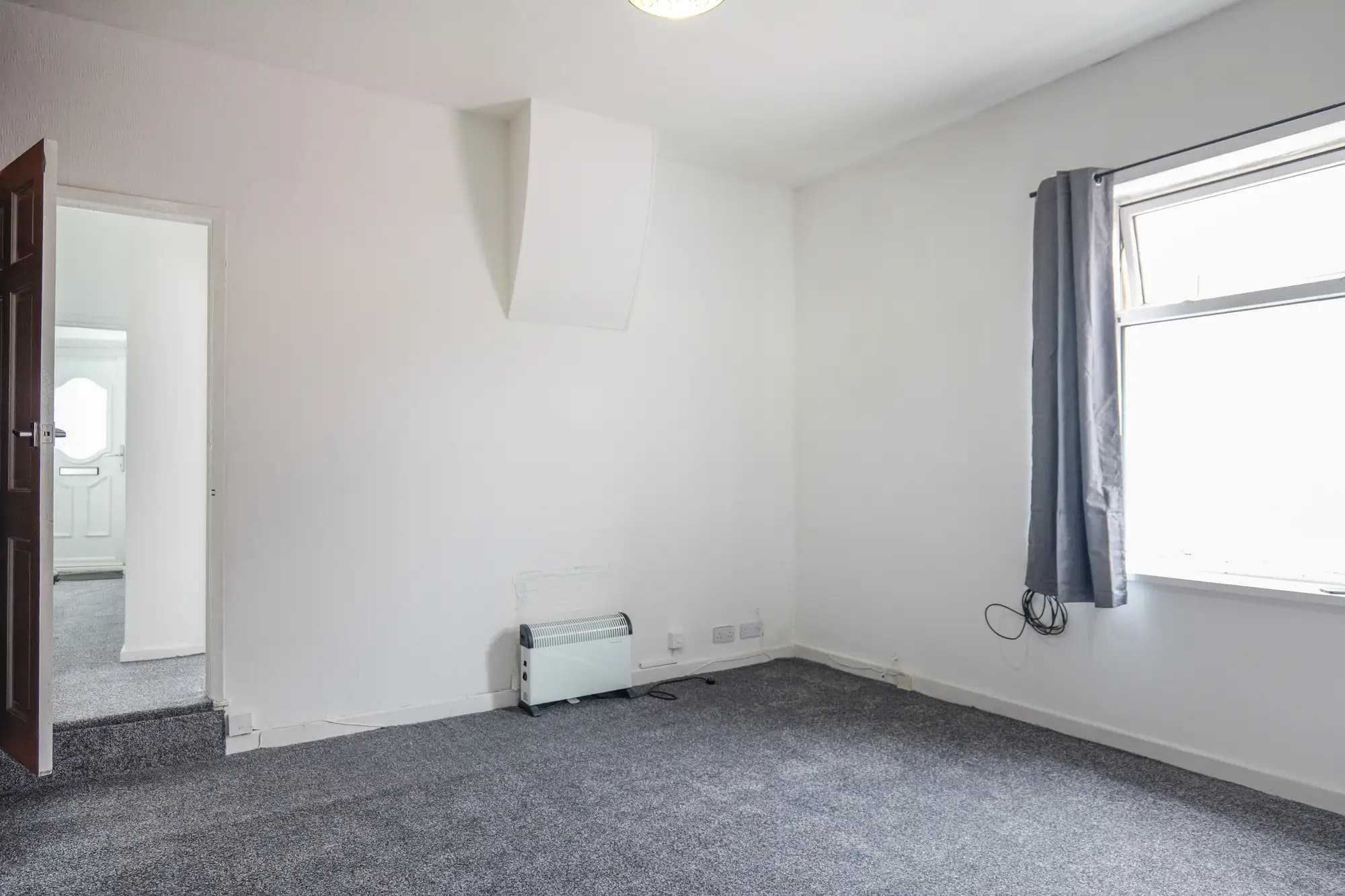 property photo 6 of 32