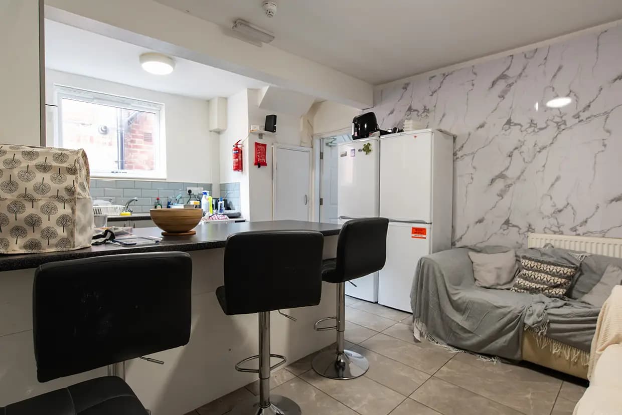 property photo 4 of 37