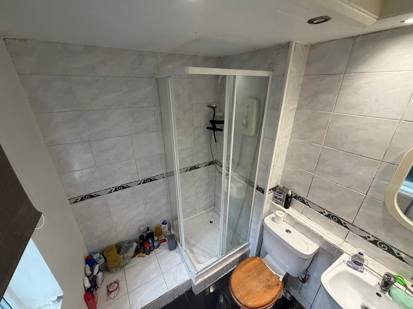 property photo 8 of 17