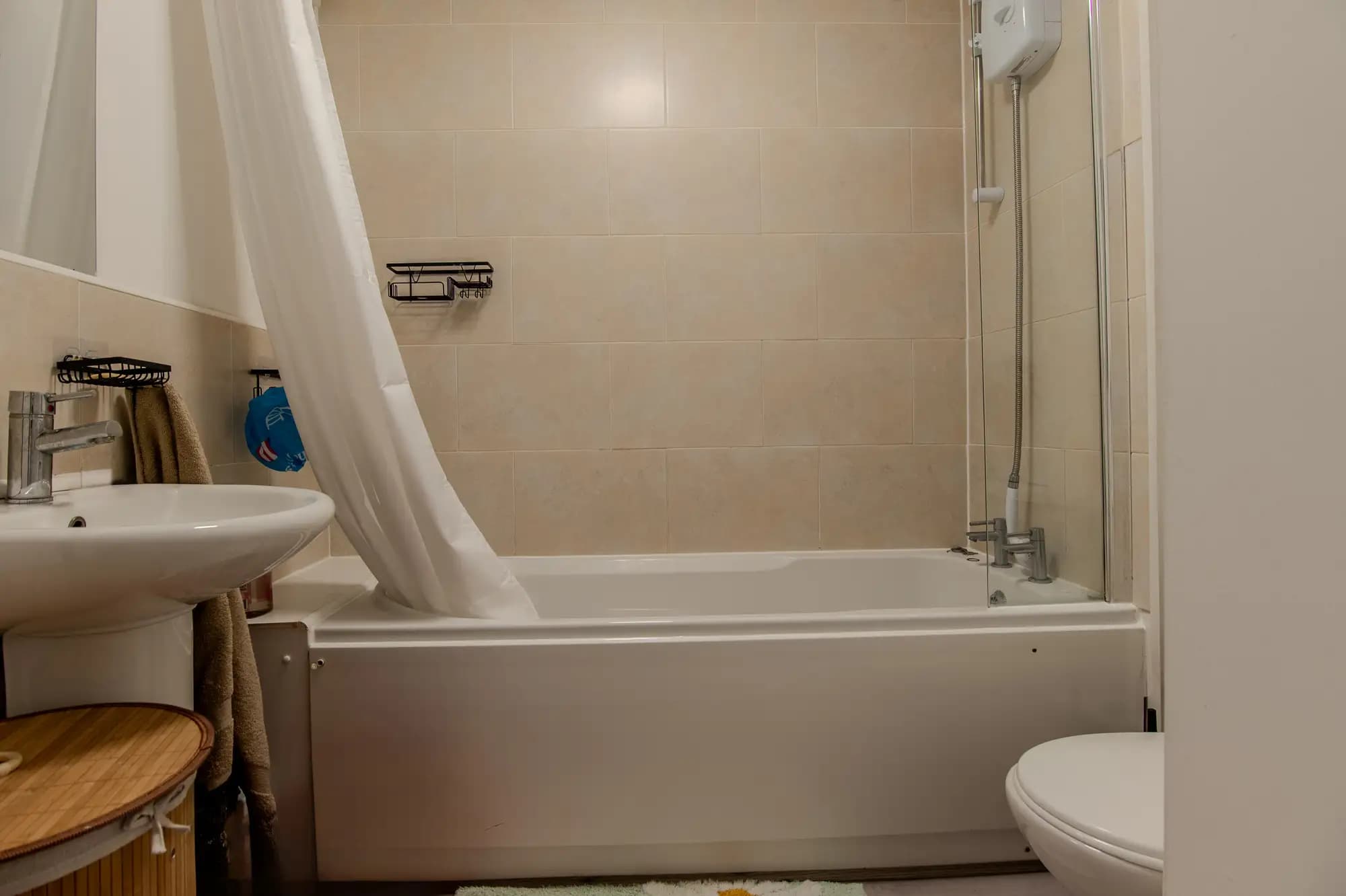 property photo 6 of 18