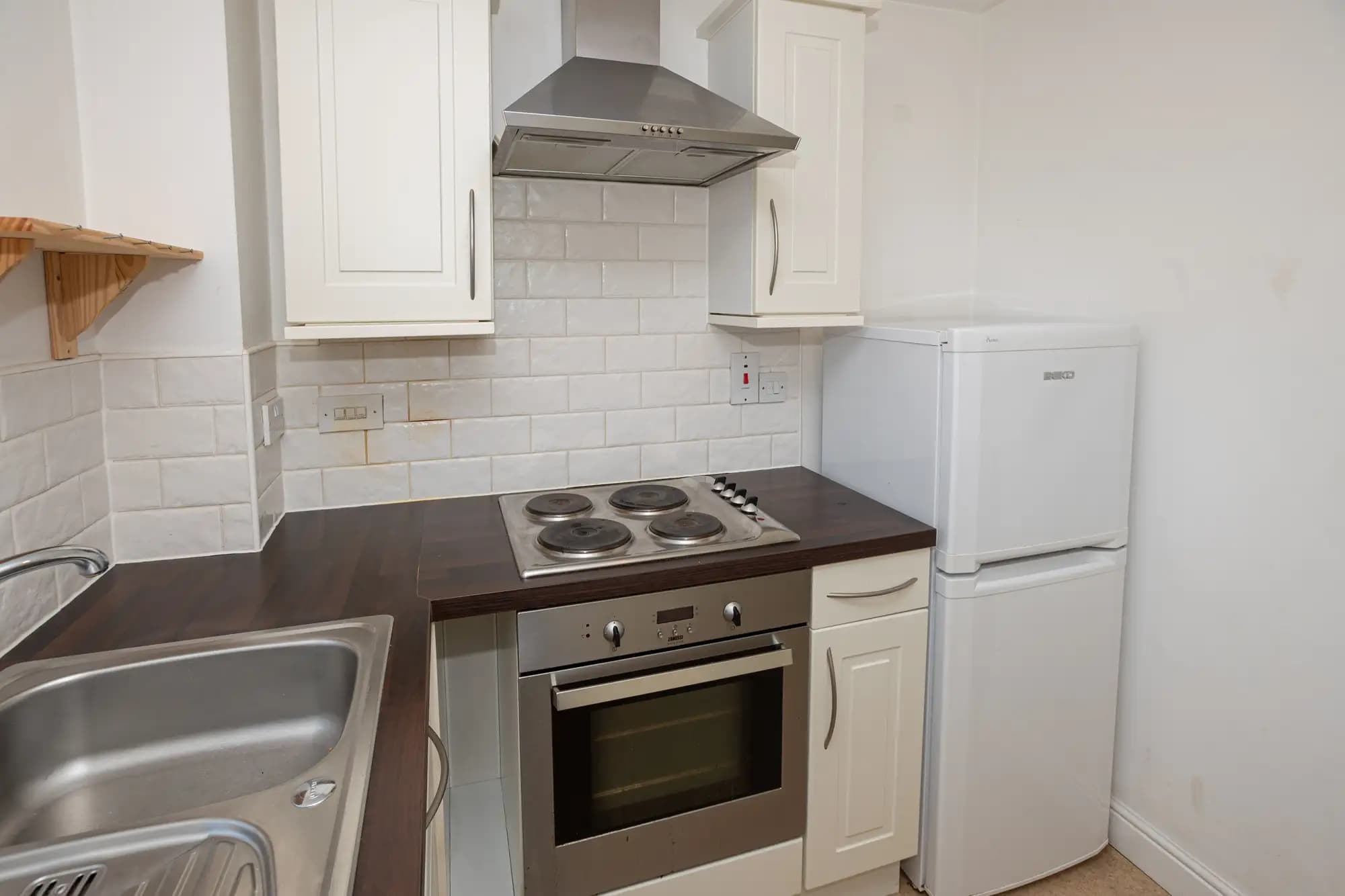 property photo 6 of 15