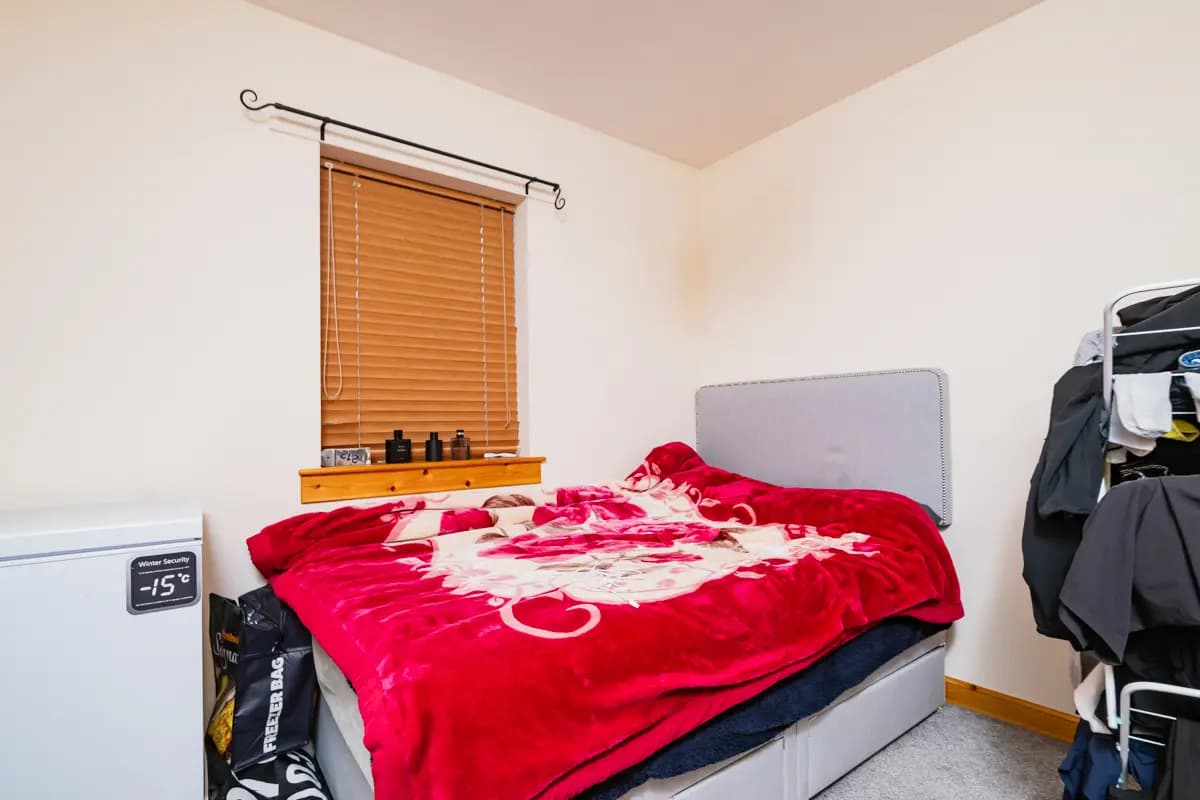 property photo 11 of 17