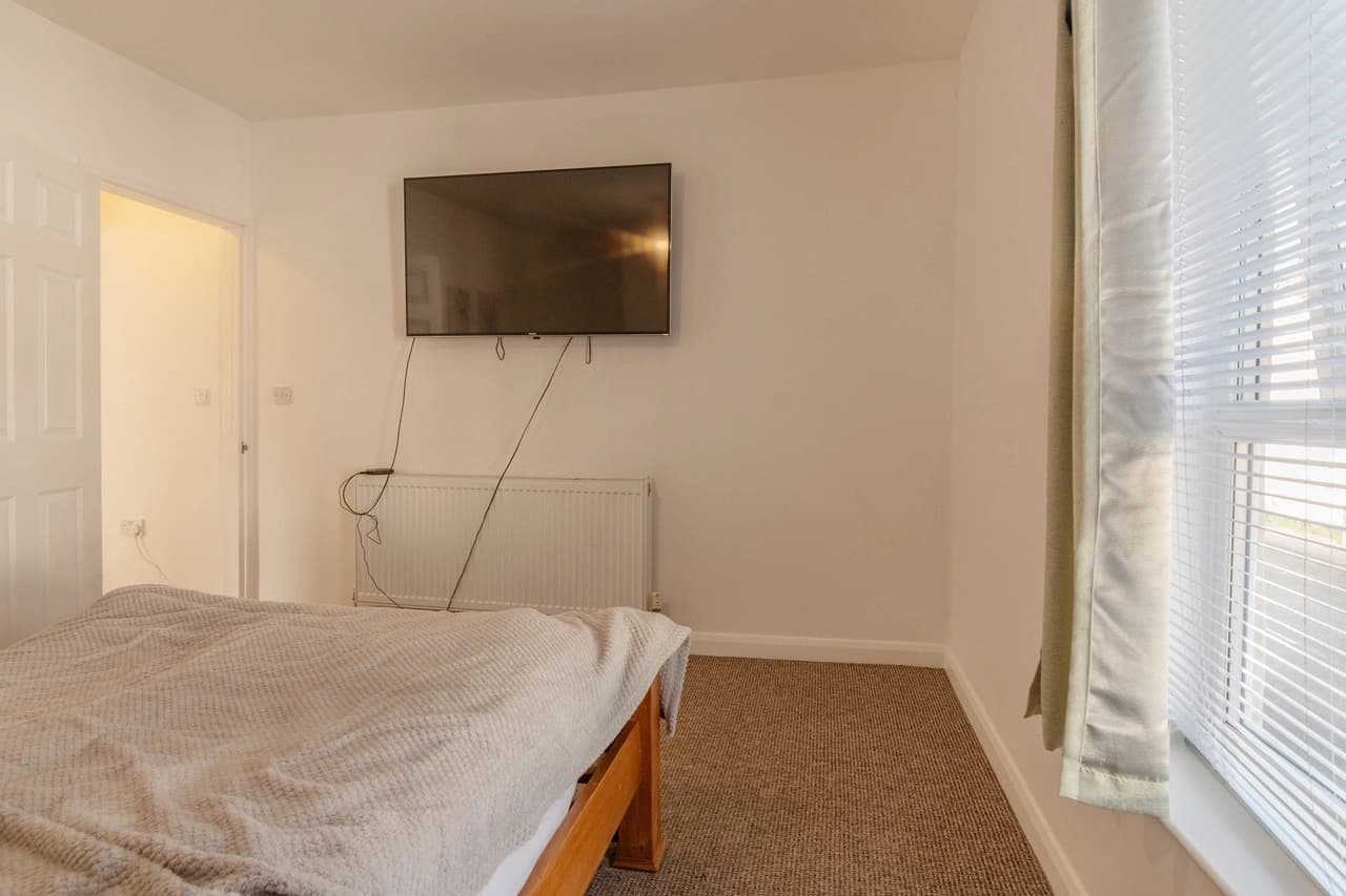 property photo 18 of 28